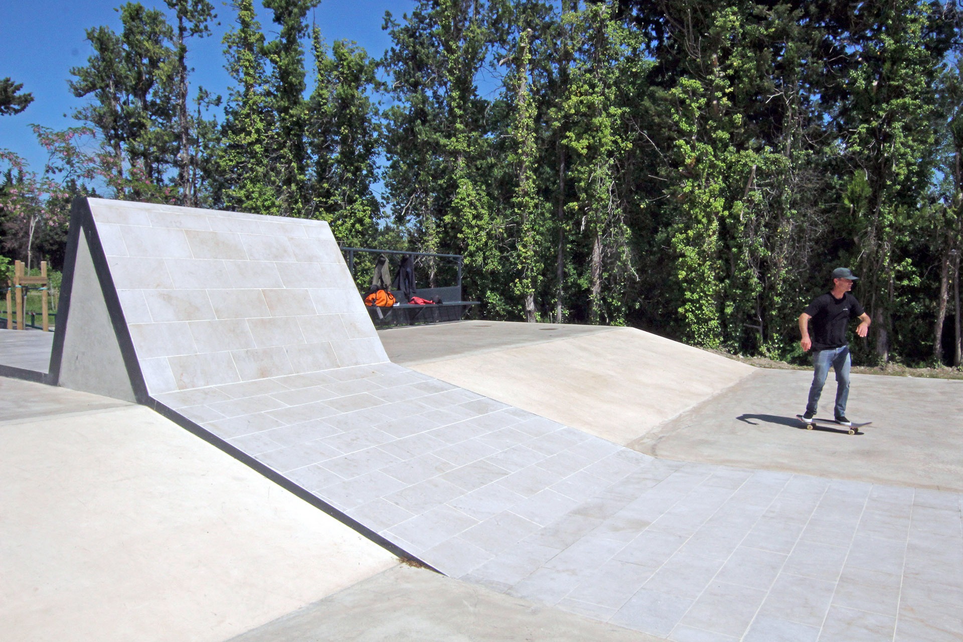 Les Arènes Skatepark Noves Skate Spot 4/5