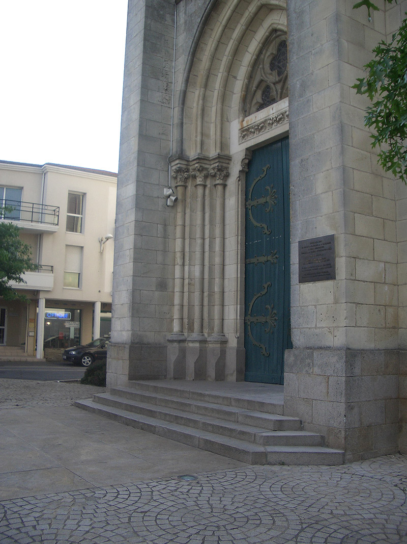 Église St Jean Spot Street Le Loroux Bottereau Skate Spot 3/5