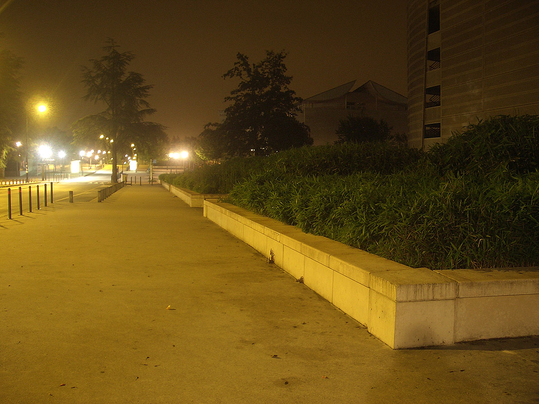 Fac de Lettres Spot Street Nantes Skate Spot 3/5