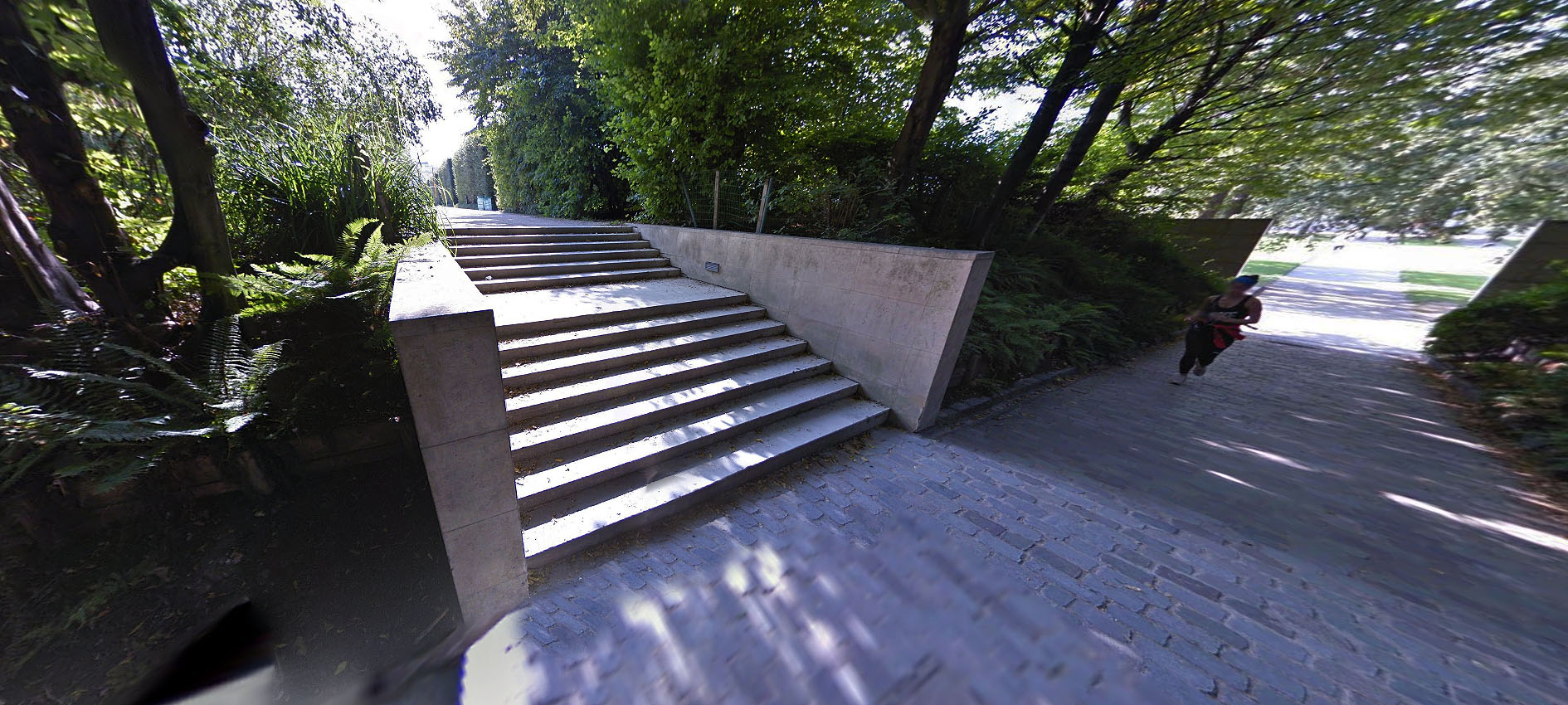 Parc André Citroën Plaza Paris Skate Spot 3/5
