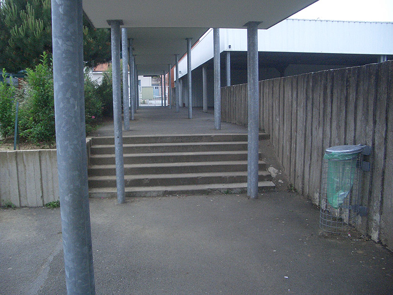 Collège Petite Lande Plaza Rezé Skate Spot 4/5