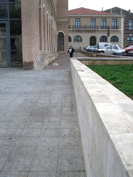 Médiathèque Mitterrand Plaza Sète Skate Spot 4/5