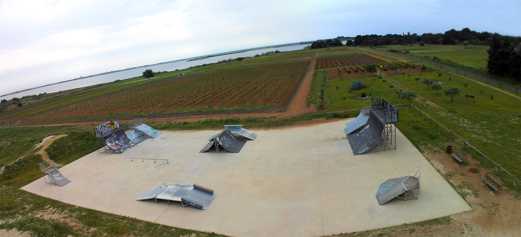 Stade Mimoun Skatepark Villeneuve lès Maguelone Skate Spot 3/5