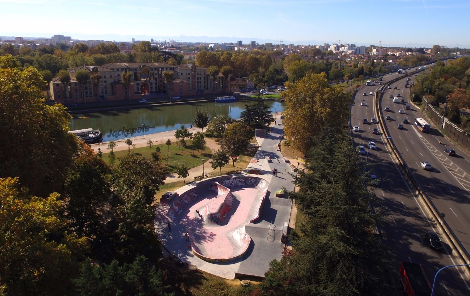 Ponts Jumeaux Skatepark Toulouse Skate Spot 4/5