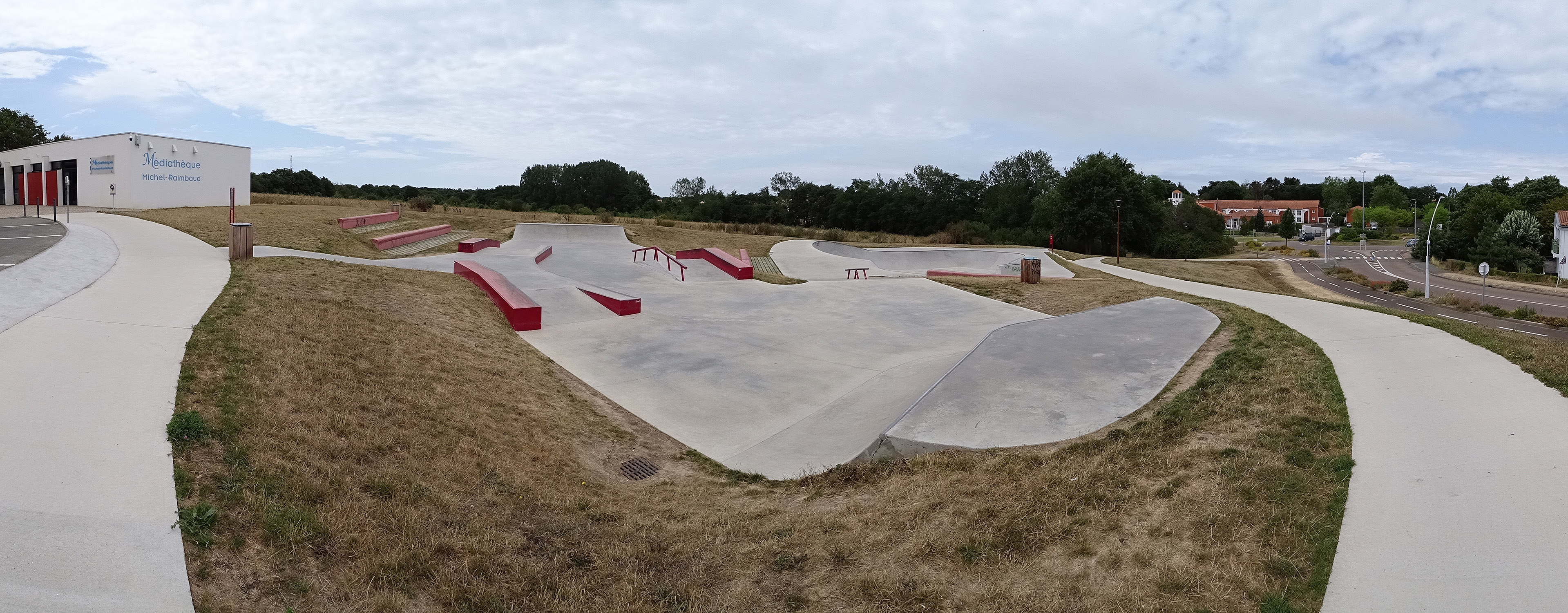 Médiathèque Rimbaud Skatepark Les Sables d' Olonne Skate Spot 4/5
