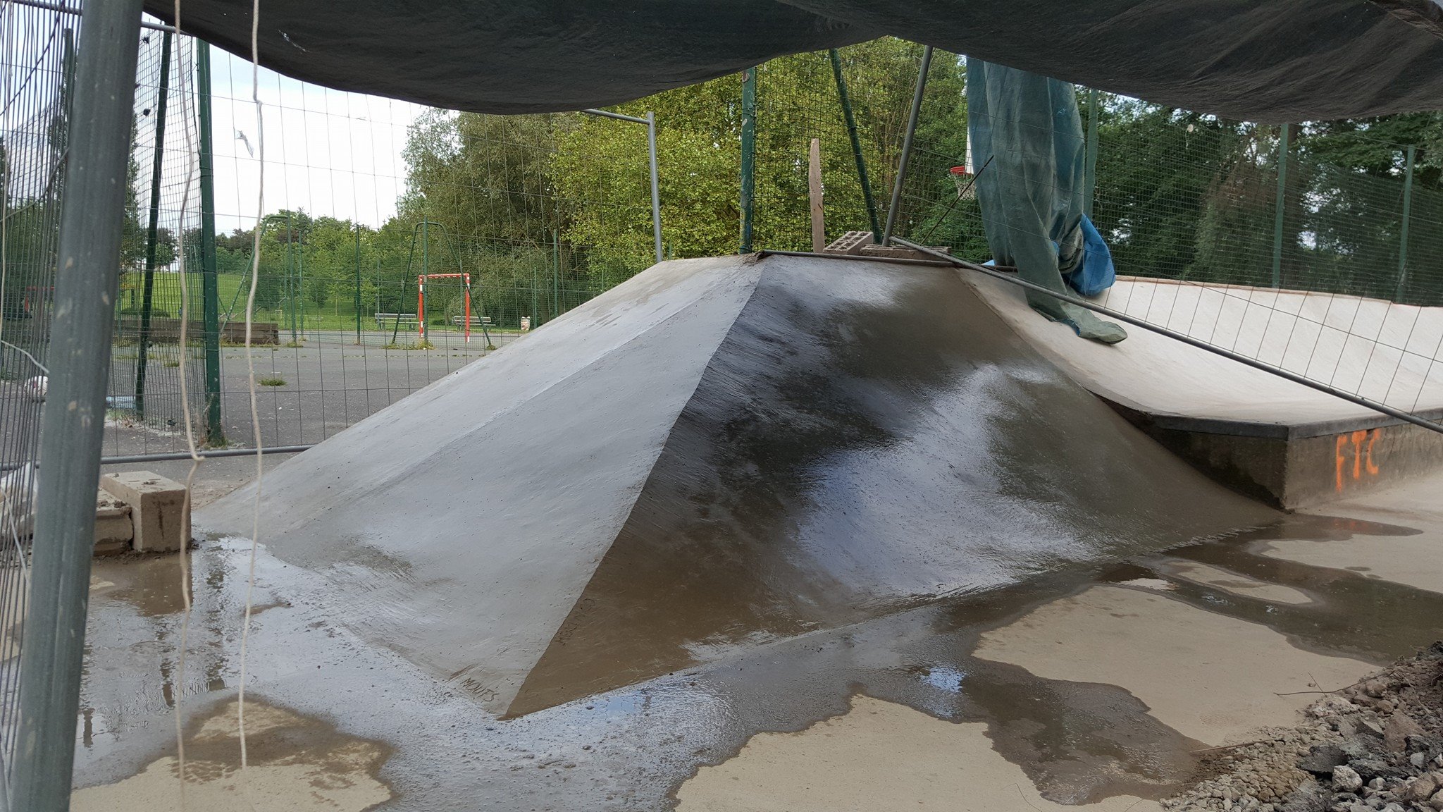 Parc Saint Pierre Do It Yourself Amiens Skate Spot 3/5