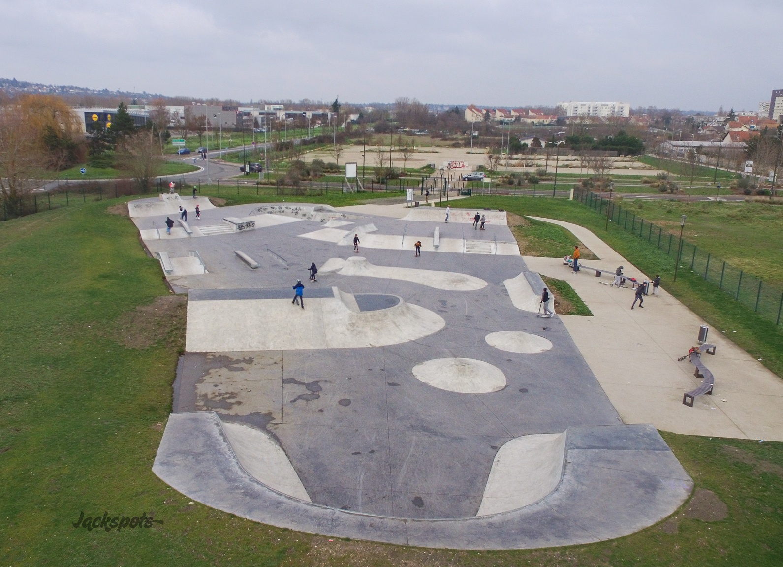 Les Vanneaux Skatepark Achères Skate Spot 4/5