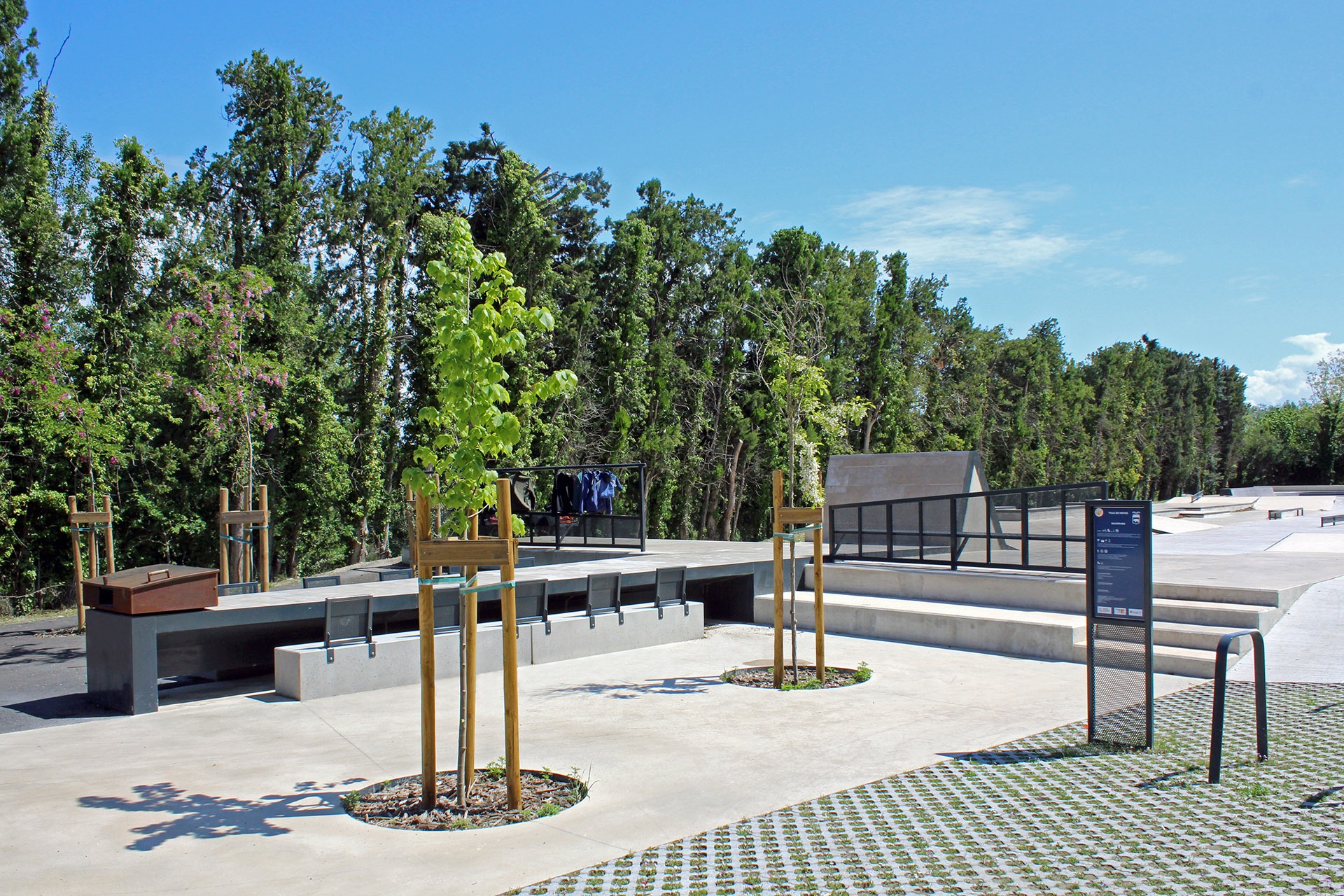 Les Arènes Skatepark Noves Skate Spot 4/5