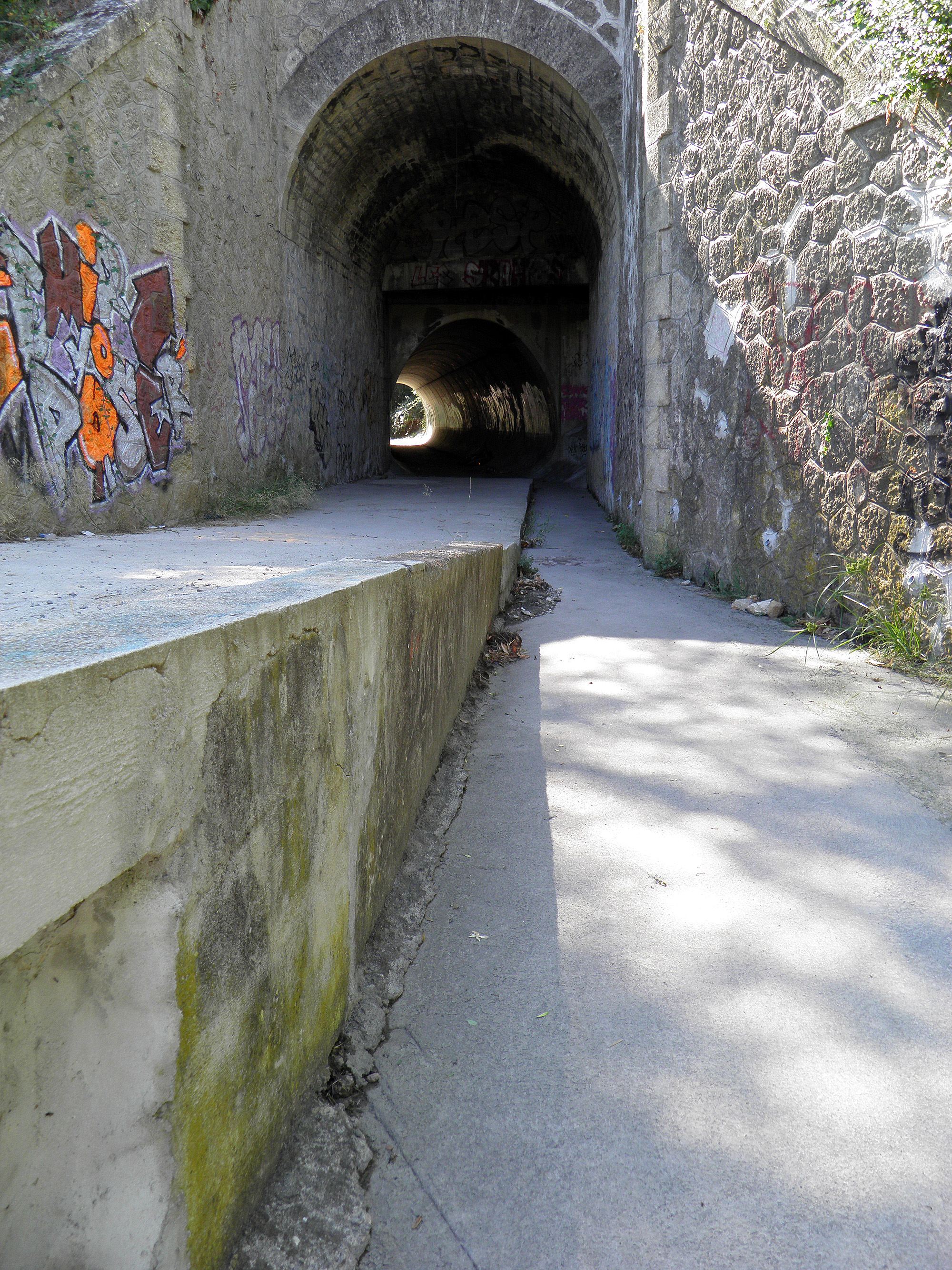 The Tube Do It Yourself Juvignac Skate Spot 4/5