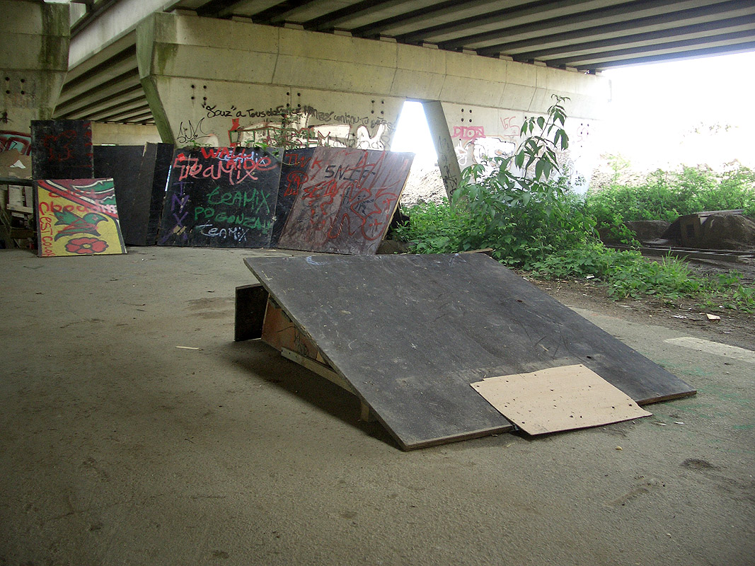 Bellevue Do It Yourself Ste Luce sur Loire Skate Spot 4/5
