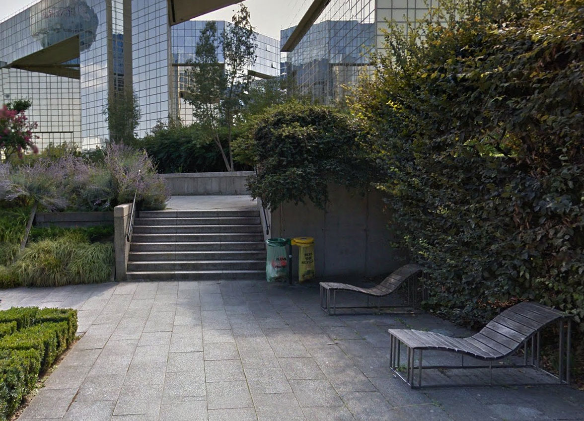 Parc André Citroën Plaza Paris Skate Spot 3/5