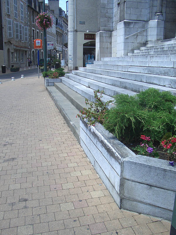 Palais de Justice Spot Street Pau Skate Spot 4/5