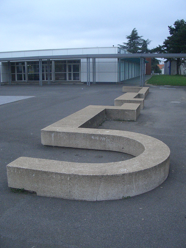 Collège Petite Lande Plaza Rezé Skate Spot 4/5