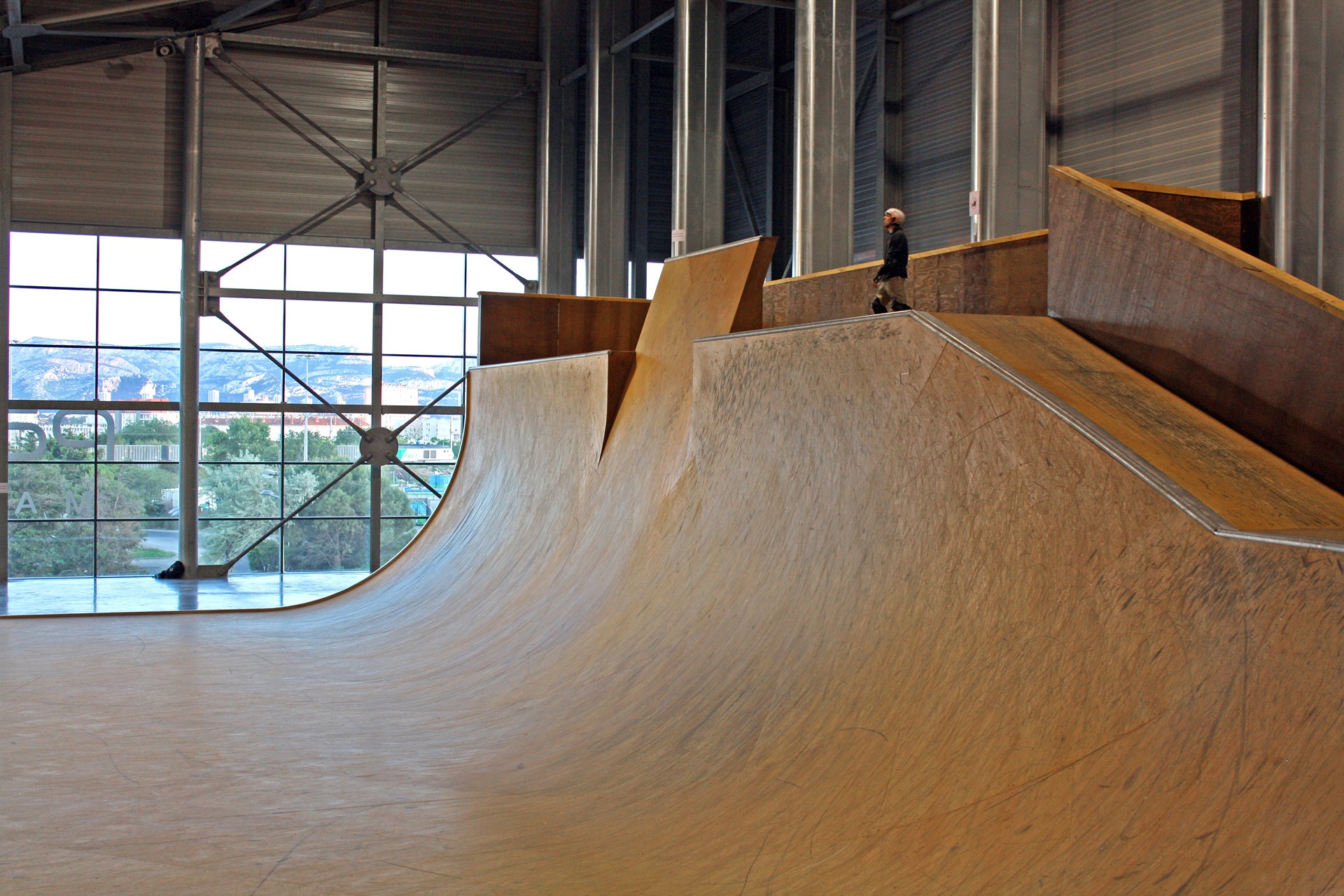 Palais Omnisports Indoor Marseille Skate Spot 5/5