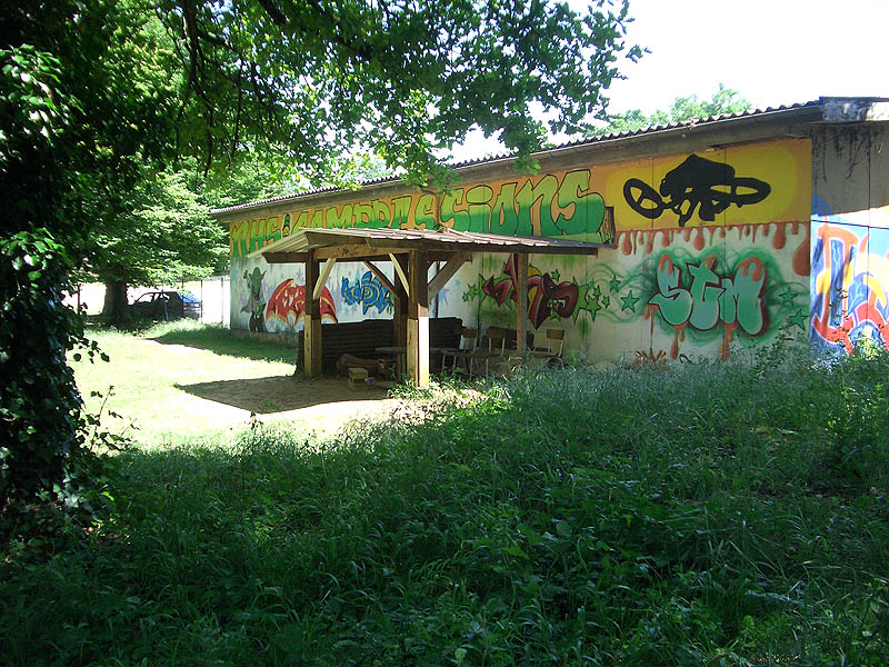 Nahuques Dirt Dirt Mont de Marsan Skate Spot 5/5