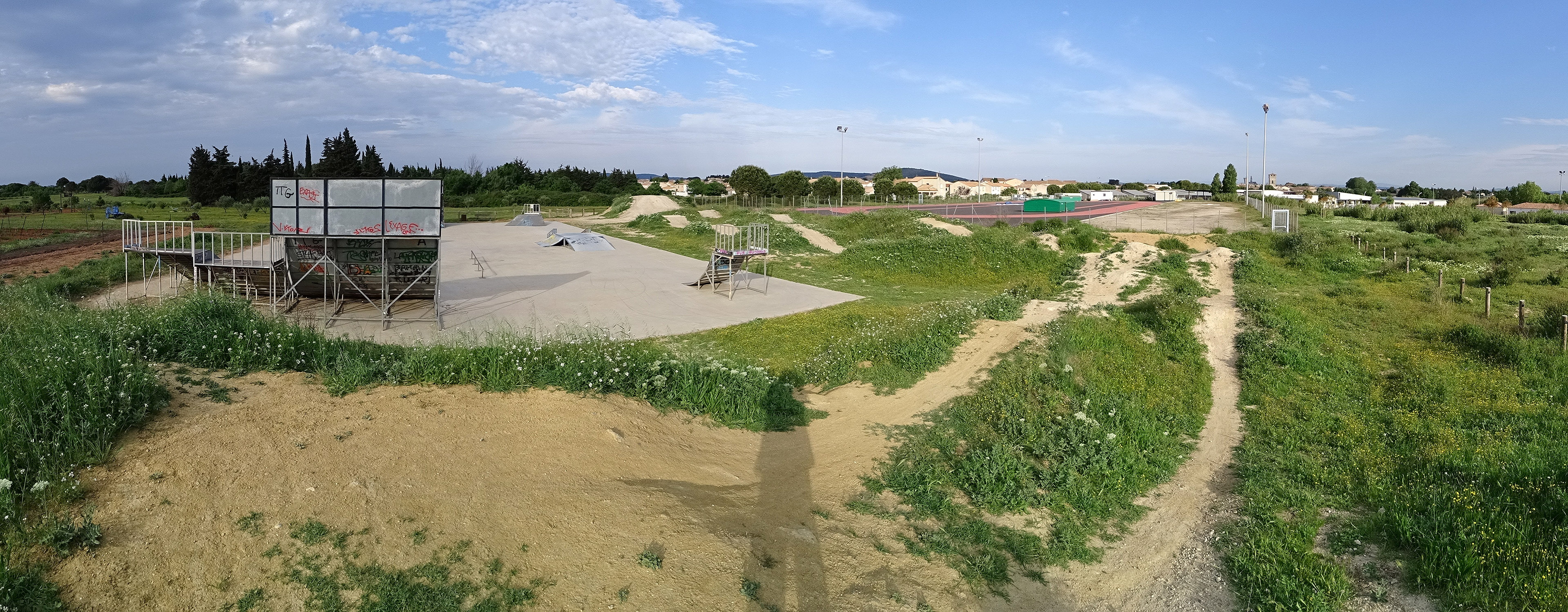 Stade Mimoun Skatepark Villeneuve lès Maguelone Skate Spot 3/5