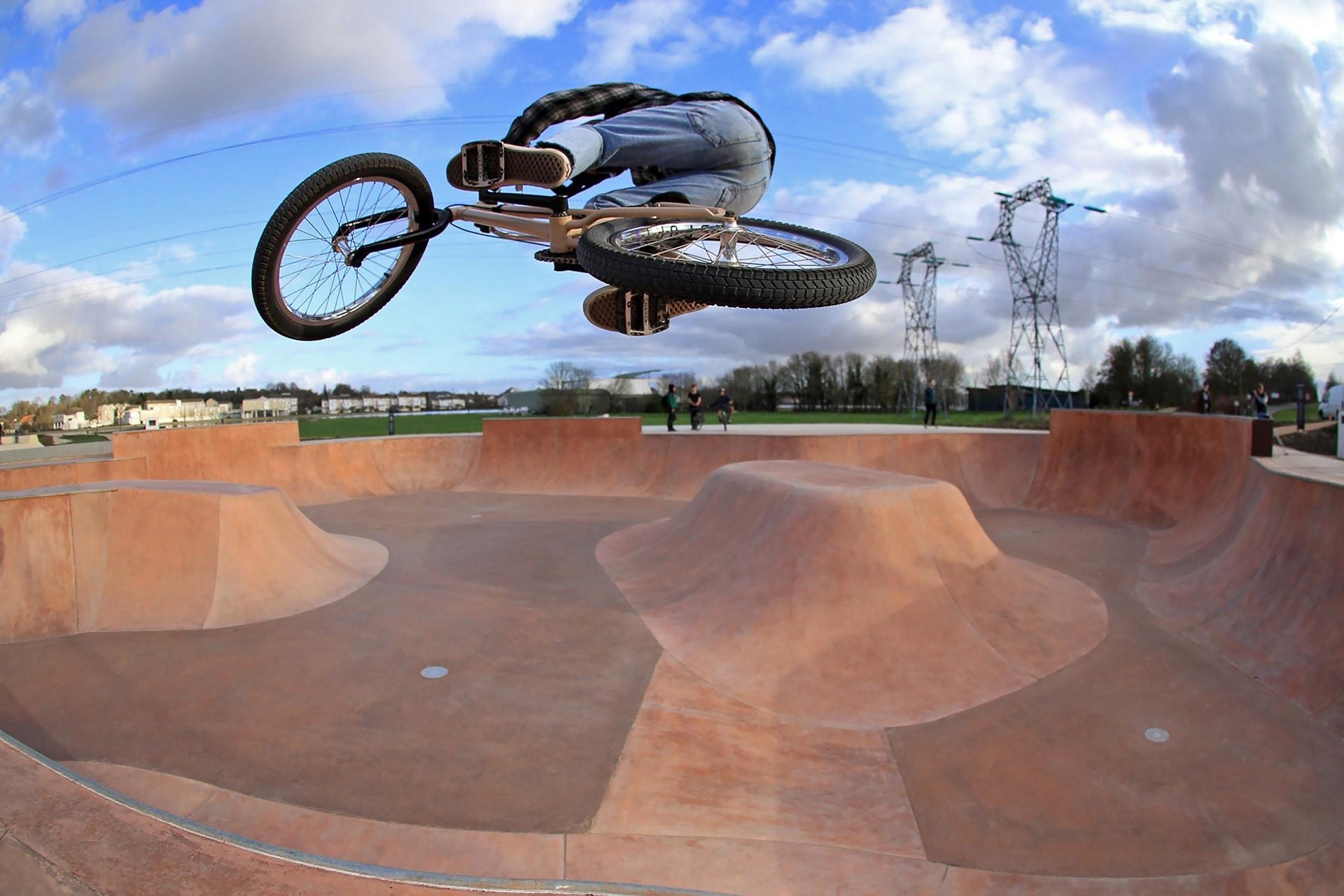 Arthur Noyer Skatepark Bourges Skate Spot 4/5