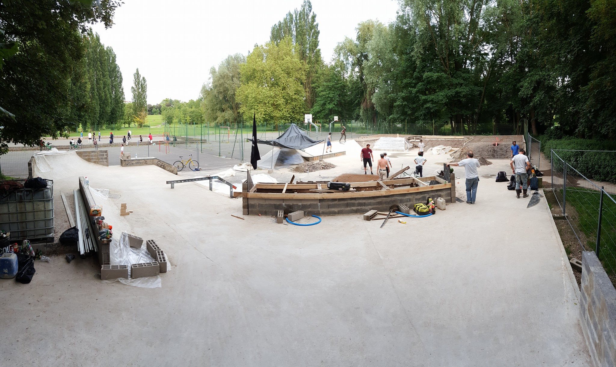 Parc Saint Pierre Do It Yourself Amiens Skate Spot 3/5
