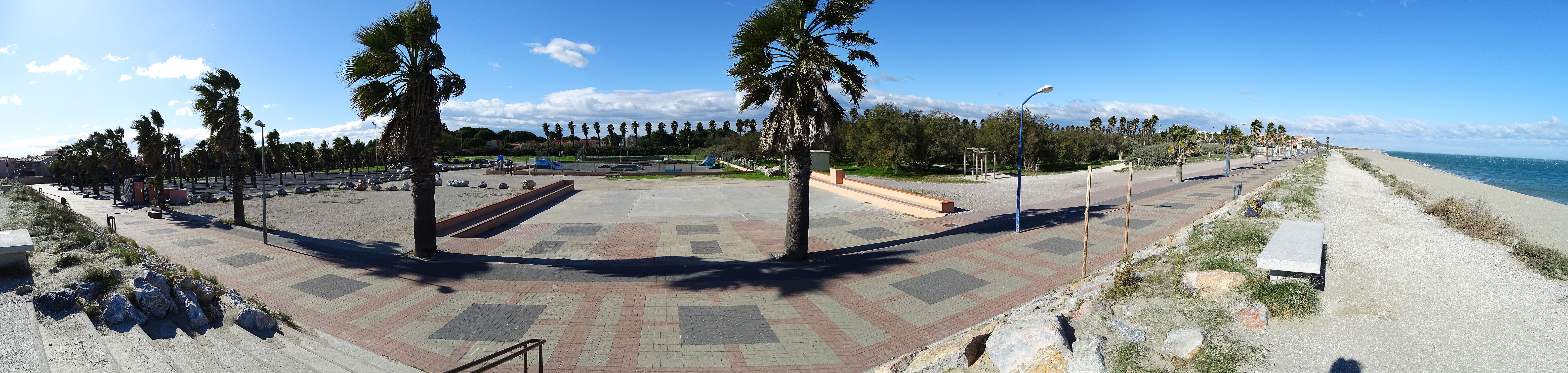 Quartier des mouettes Skatepark Sainte-Marie-la-Mer Skate Spot 2/5