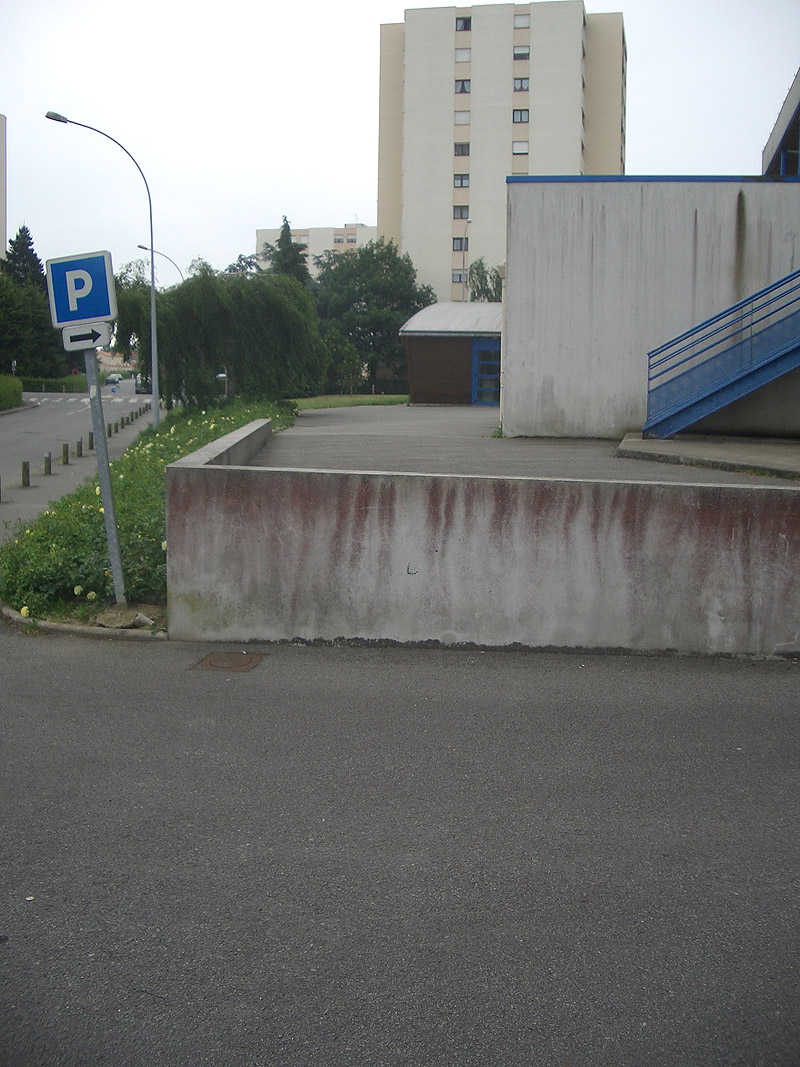 Collège Petite Lande Plaza Rezé Skate Spot 4/5