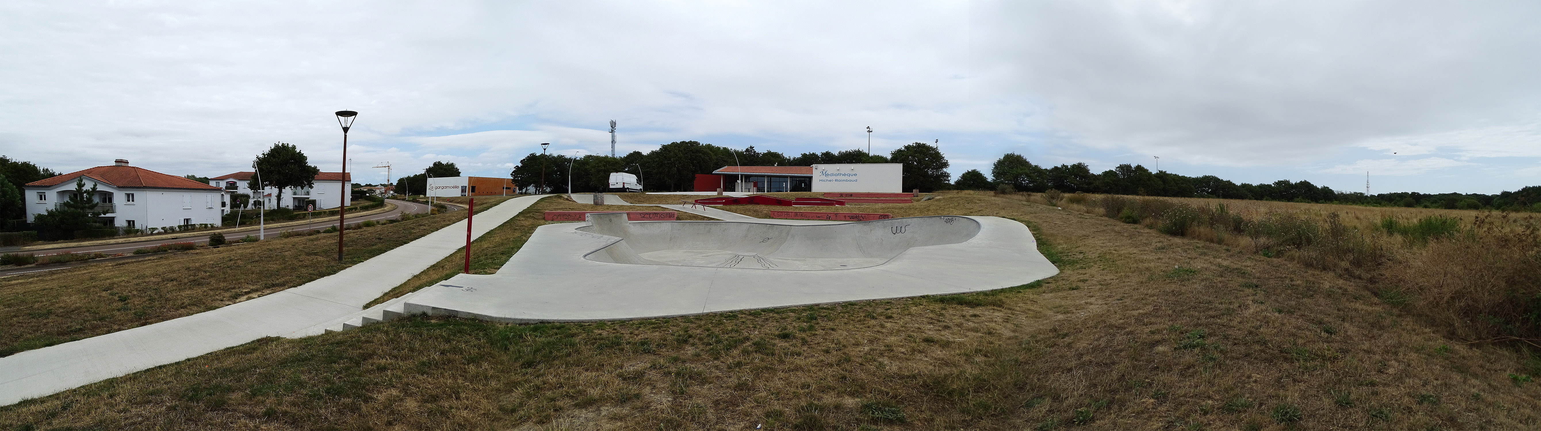 Médiathèque Rimbaud Skatepark Les Sables d' Olonne Skate Spot 4/5