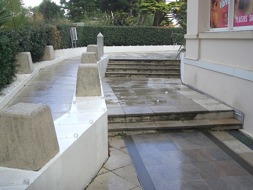 The Casino Spot Street La Baule Escoublac Skate Spot 3/5
