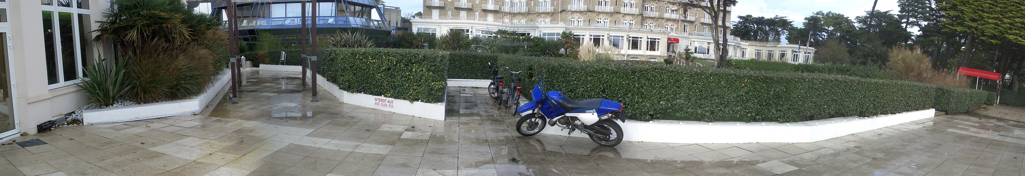 The Casino Spot Street La Baule Escoublac Skate Spot 3/5