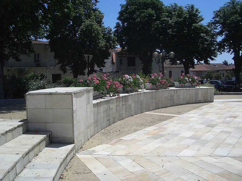 Église Hagetmau Skate Spot