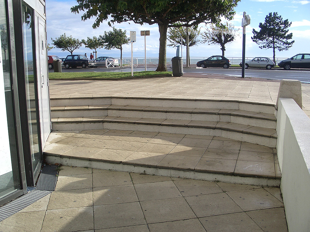 The Casino La Baule Escoublac Skate Spot