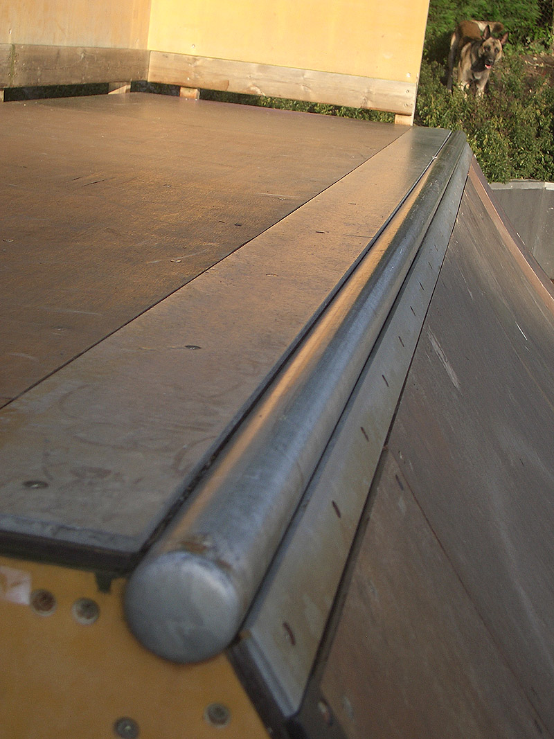 Palais des Congrès Le Loroux Bottereau Skate Spot