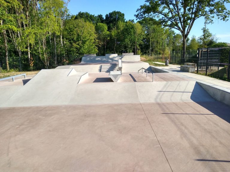 La Remise Voisins le Bretonneux Skate Spot