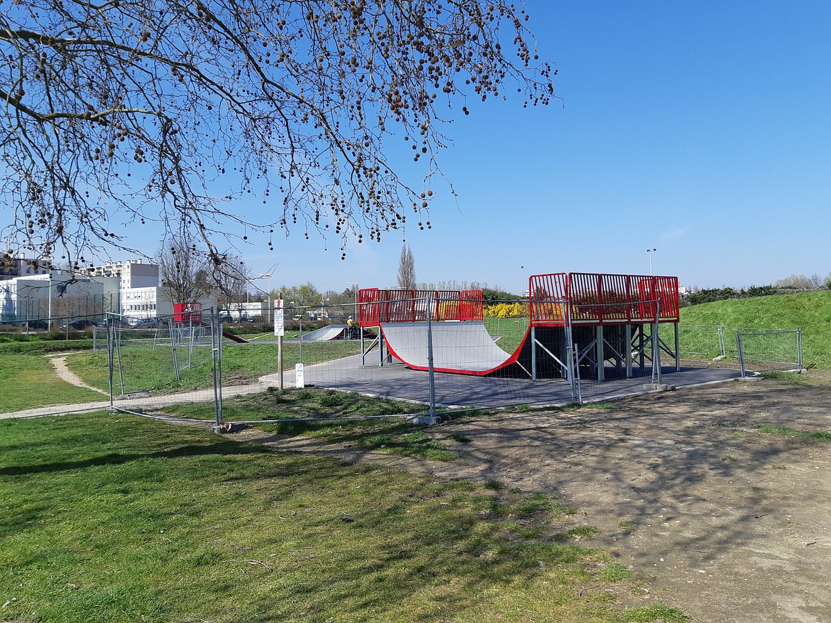 Parc des 33 Hectares Neuilly sur Marne Skate Spot