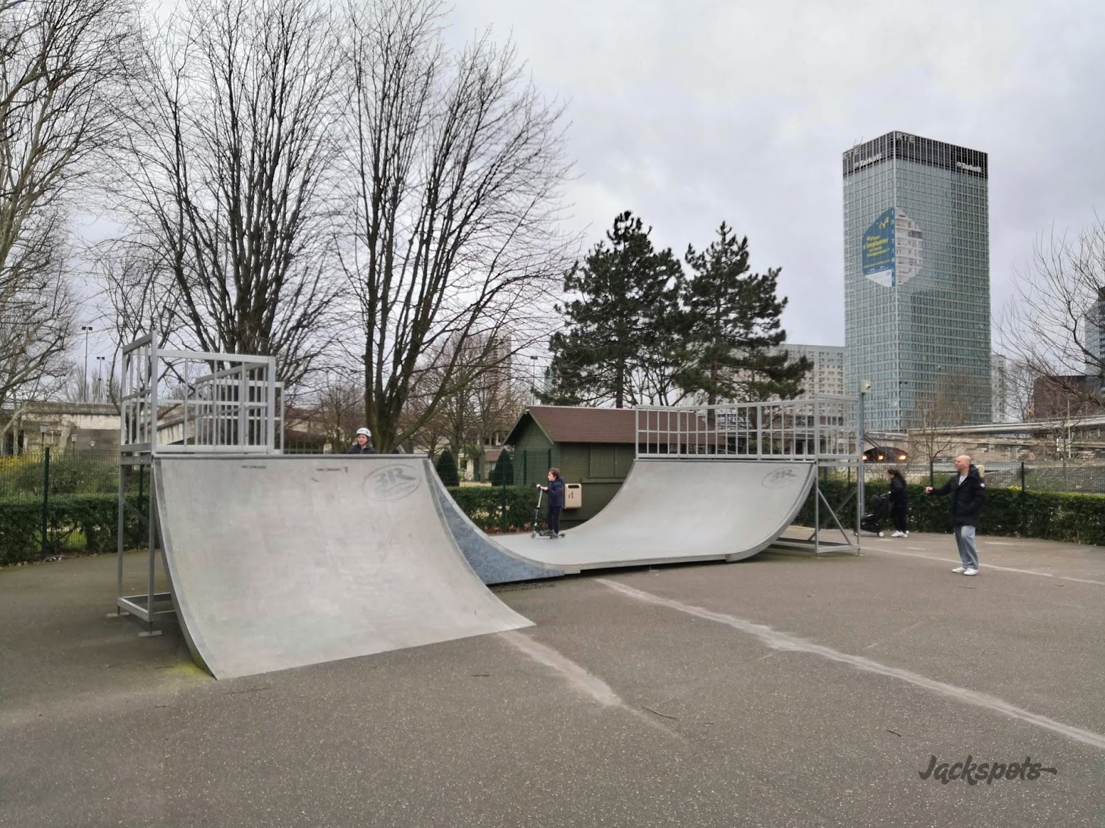 L' Île Neuilly sur Seine Skate Spot
