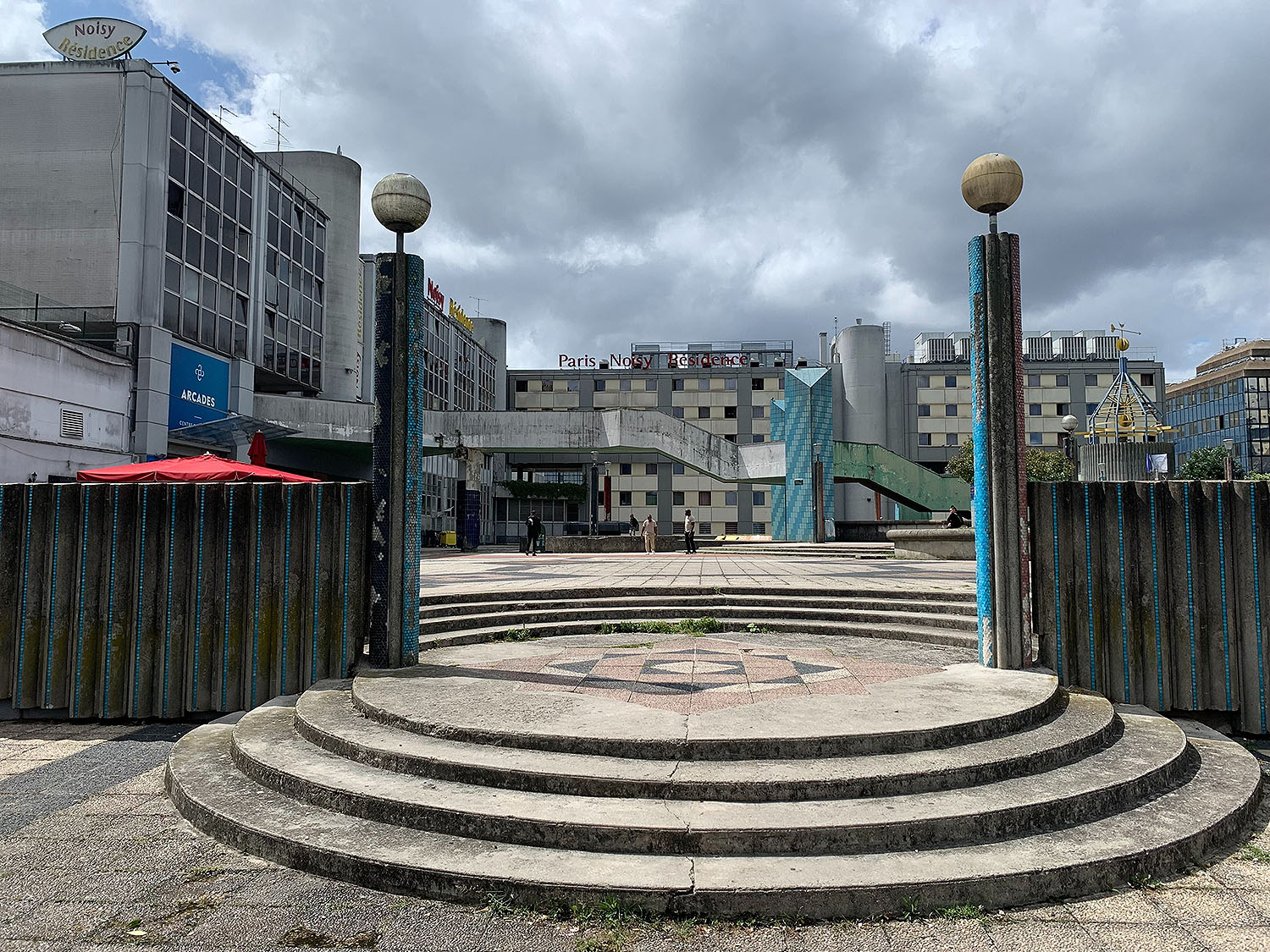 Gare RER Noisy le Grand Skate Spot
