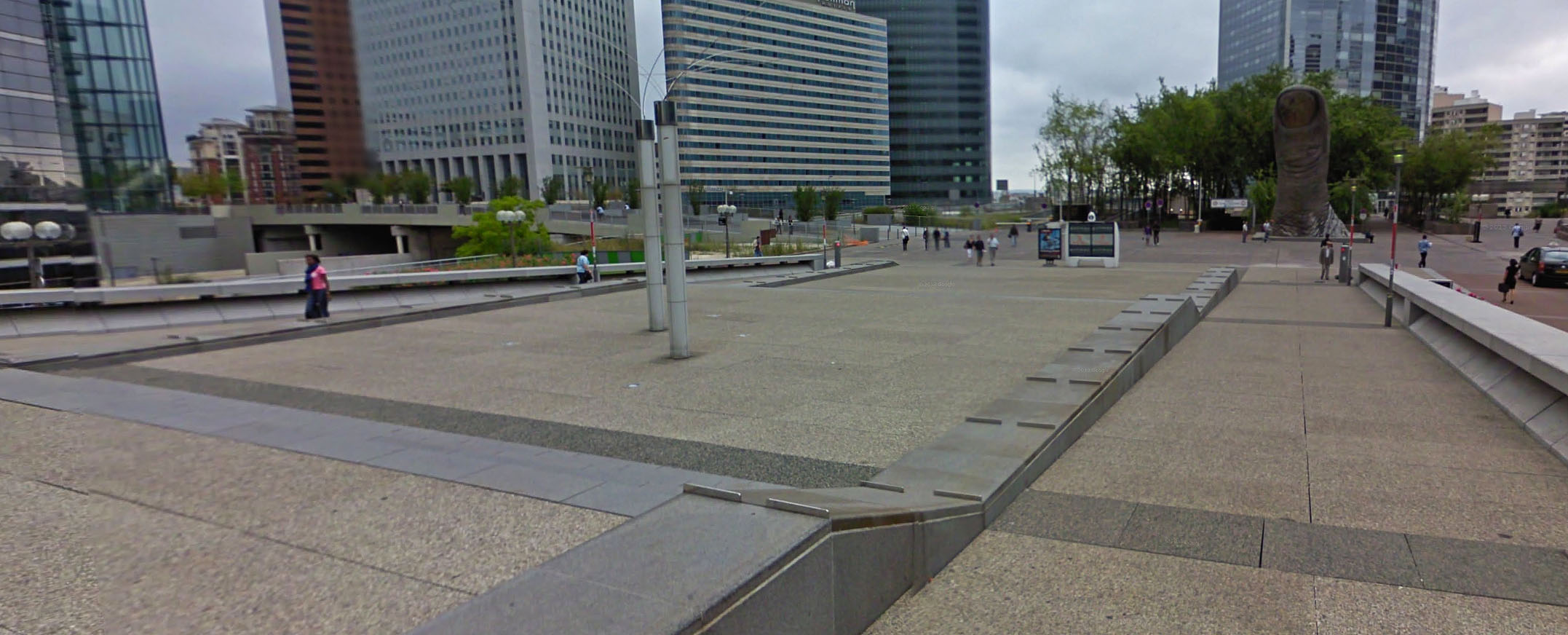 Le Pouce de César Puteaux Skate Spot
