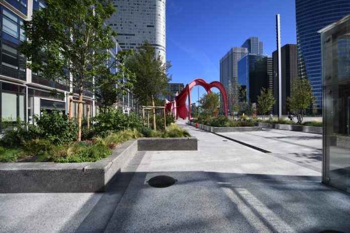 Défense place Puteaux Skate Spot