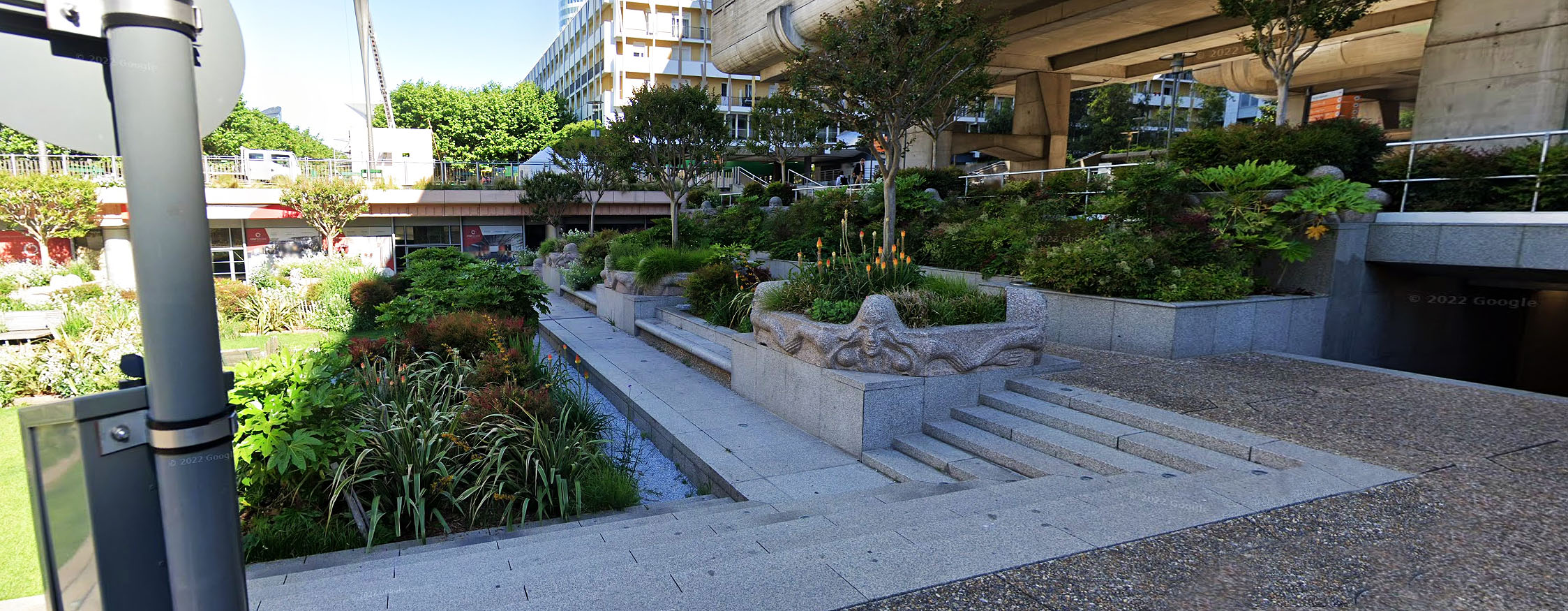La Place basse Puteaux Skate Spot