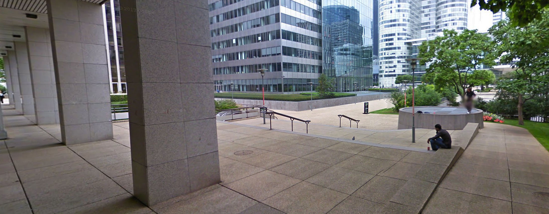 Tour Ile de France Puteaux Skate Spot