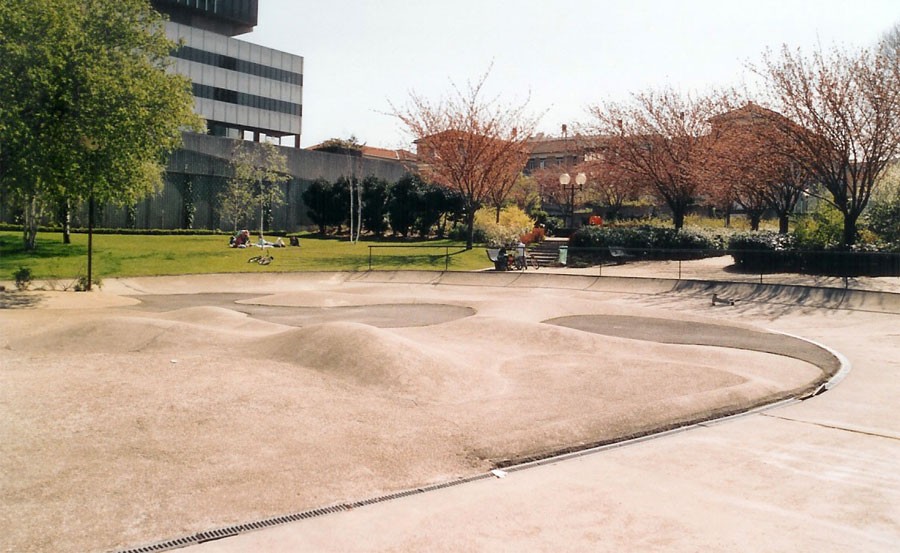 Square Henri Huchard Paris Skate Spot