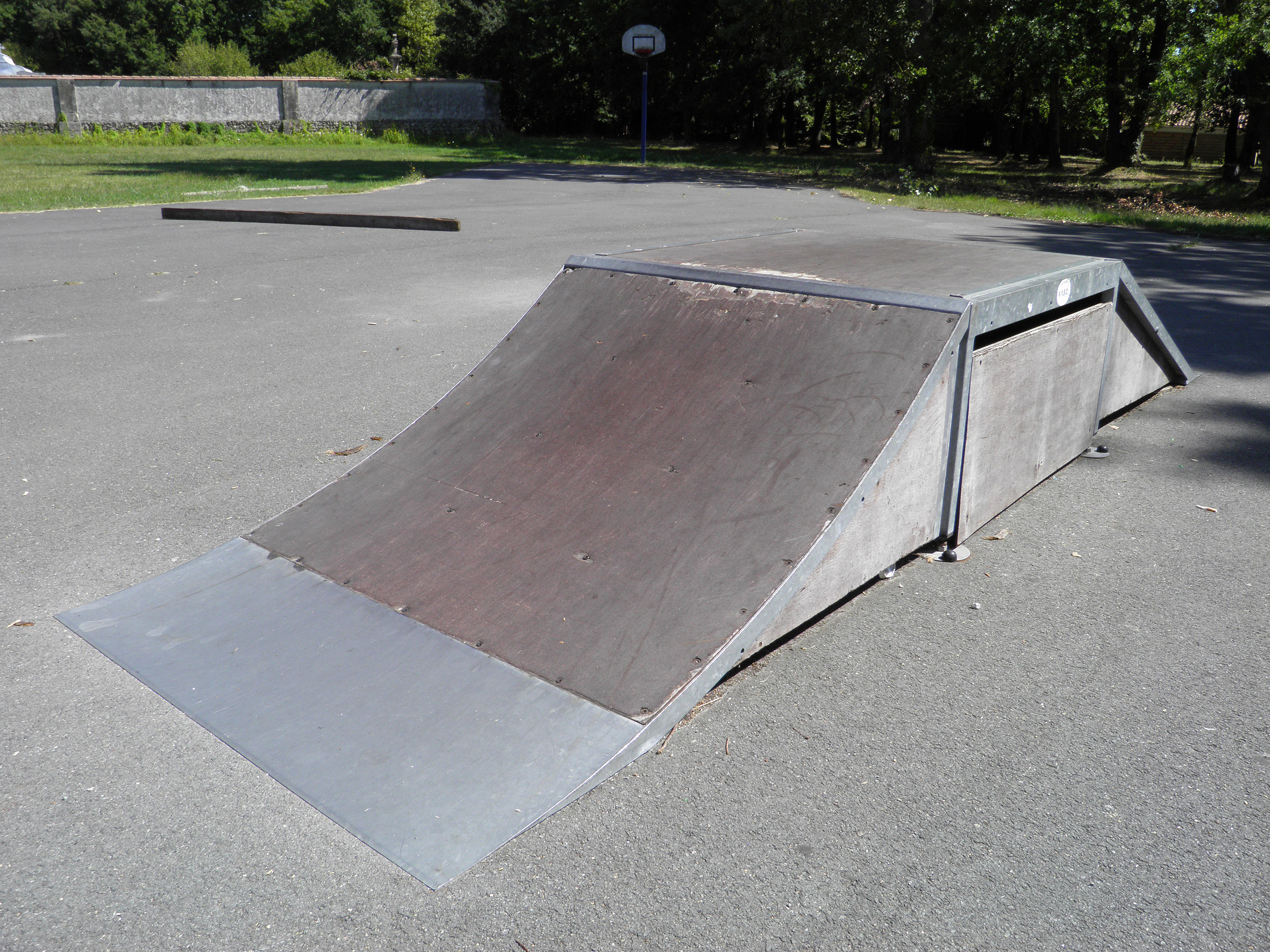 Salle des Fêtes Salaunes Skate Spot