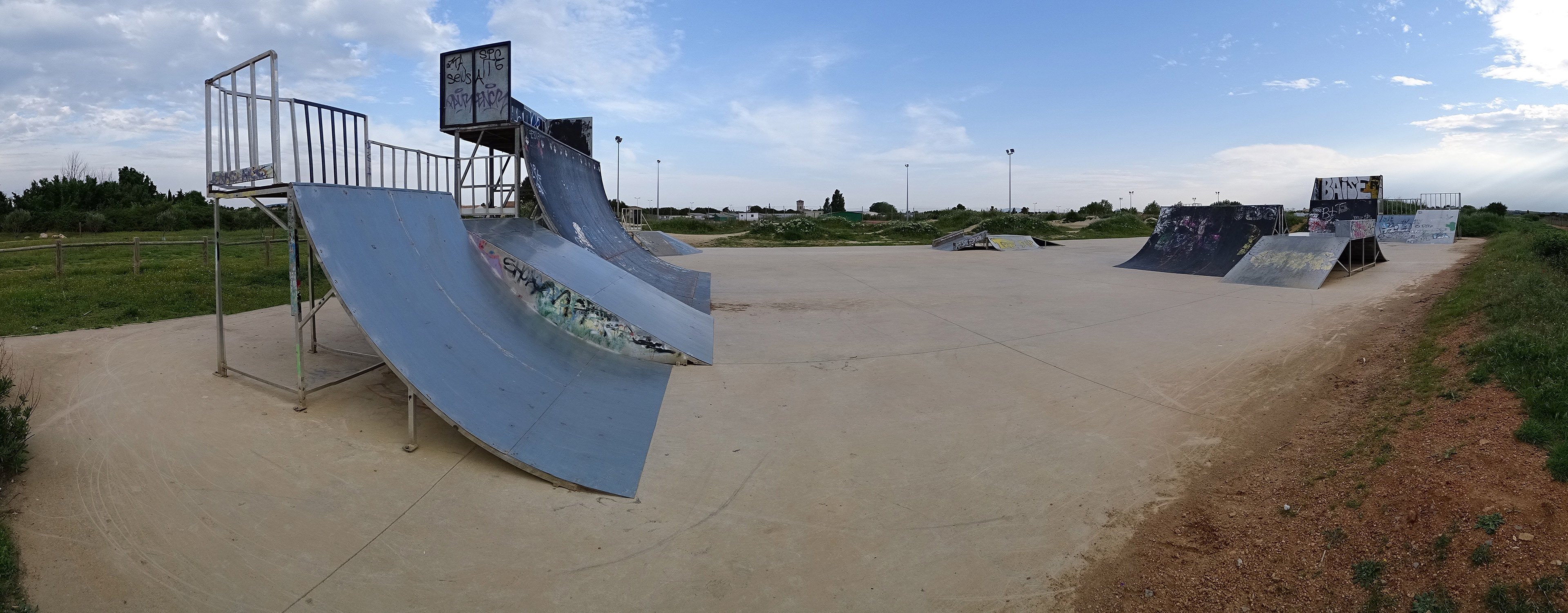 Stade Mimoun Villeneuve lès Maguelone Skate Spot