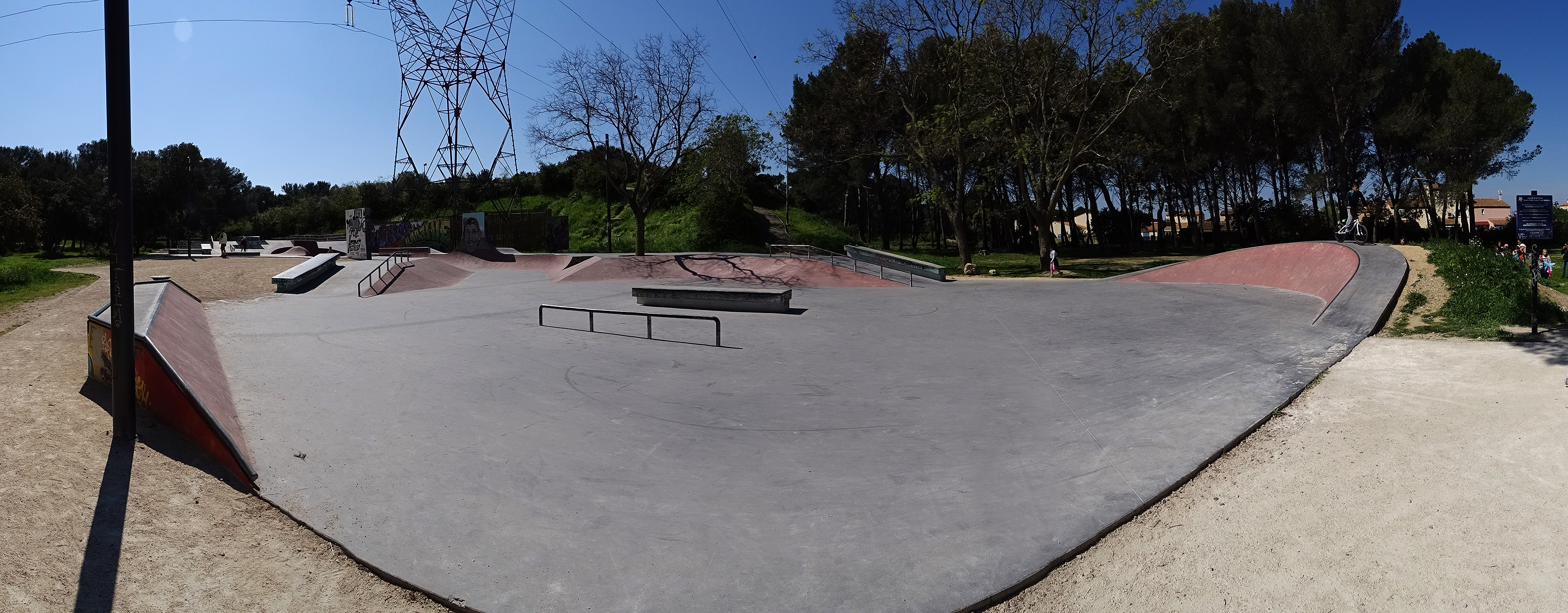 Parc Guelfucci Istres Skate Spot