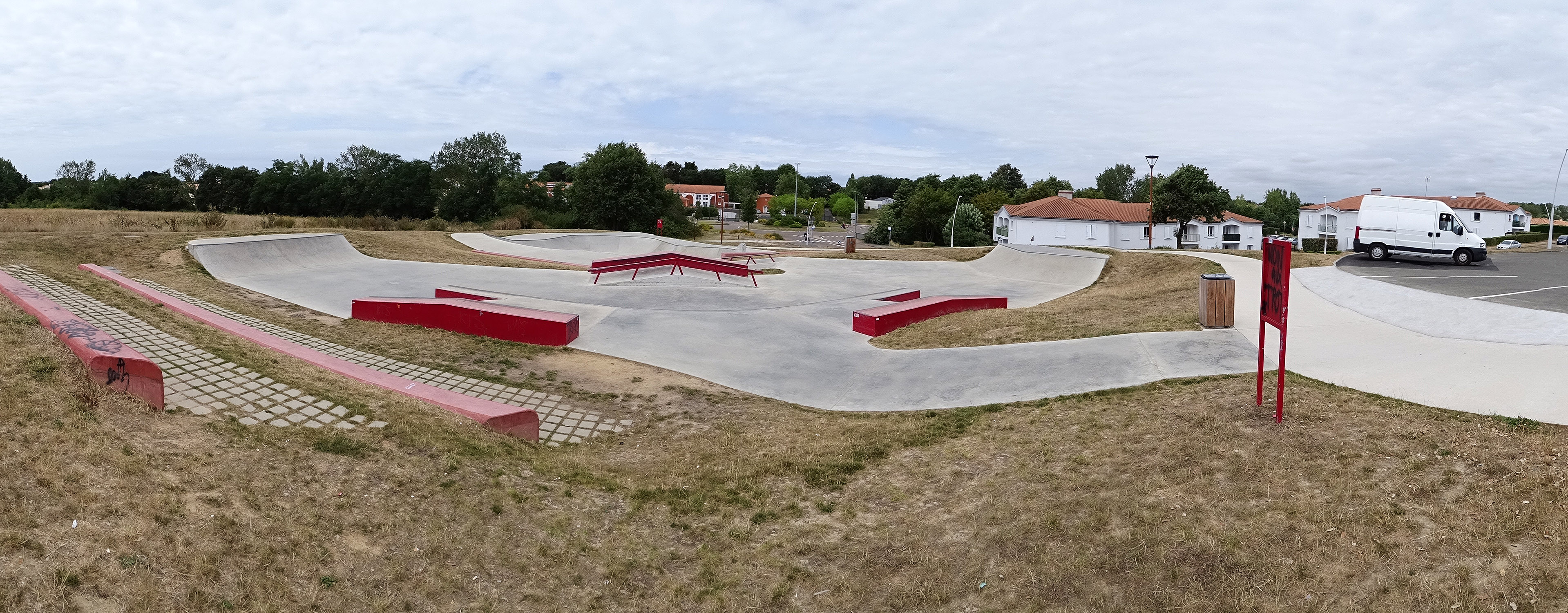 Médiathèque Rimbaud Les Sables d' Olonne Skate Spot
