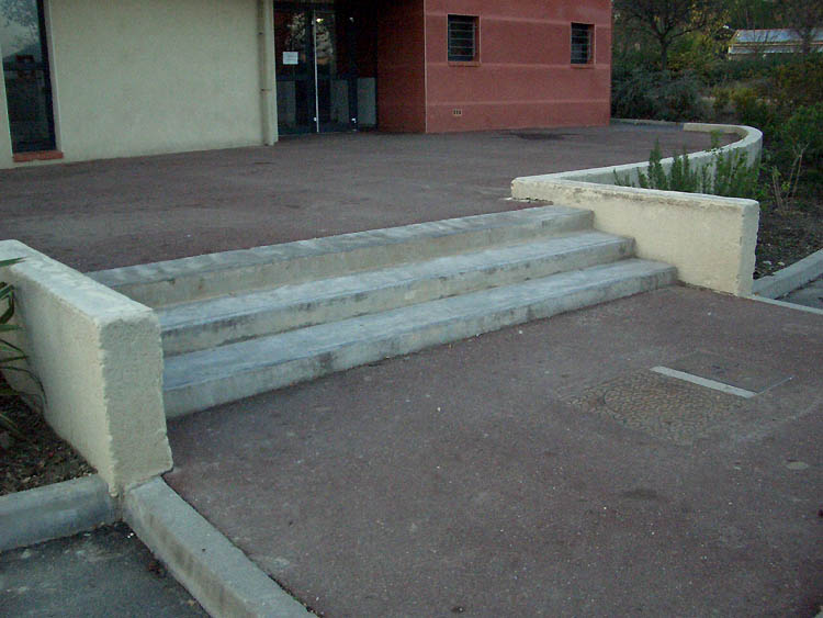 Salle Nelson Mandela Capestang Skate Spot