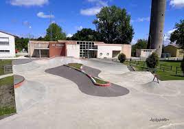 Hôtel de Ville Carcans Skate Spot