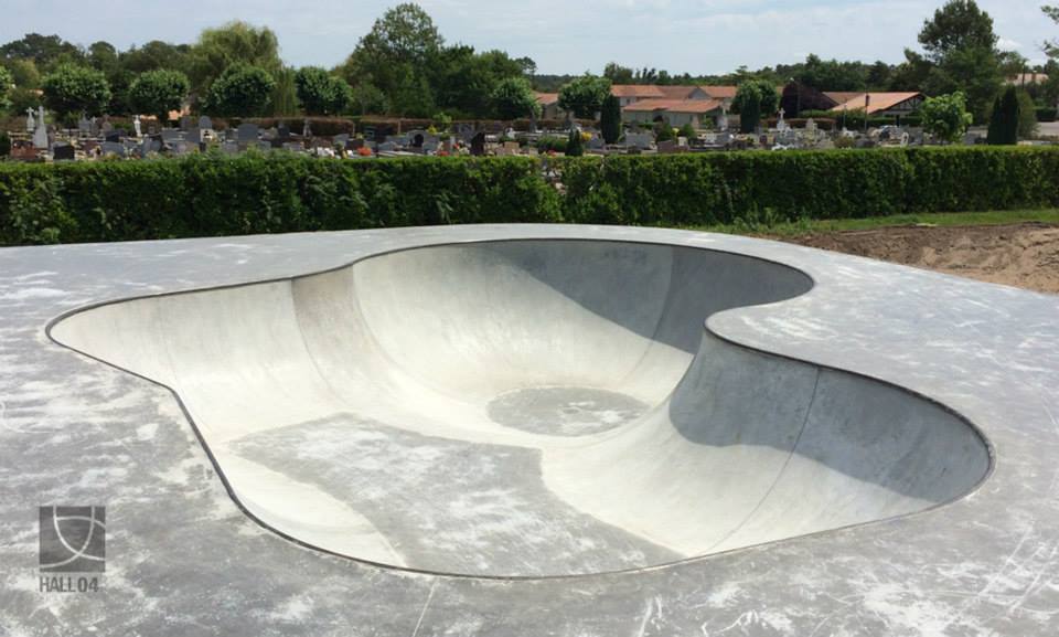 Le Cimetière Sanguinet Skate Spot