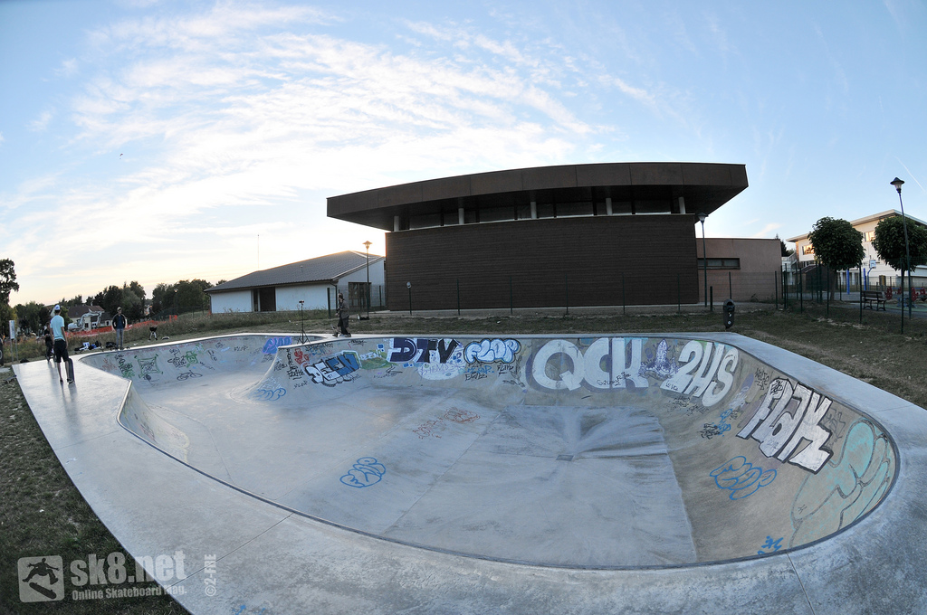 Parc des Frênes Montévrain Skate Spot