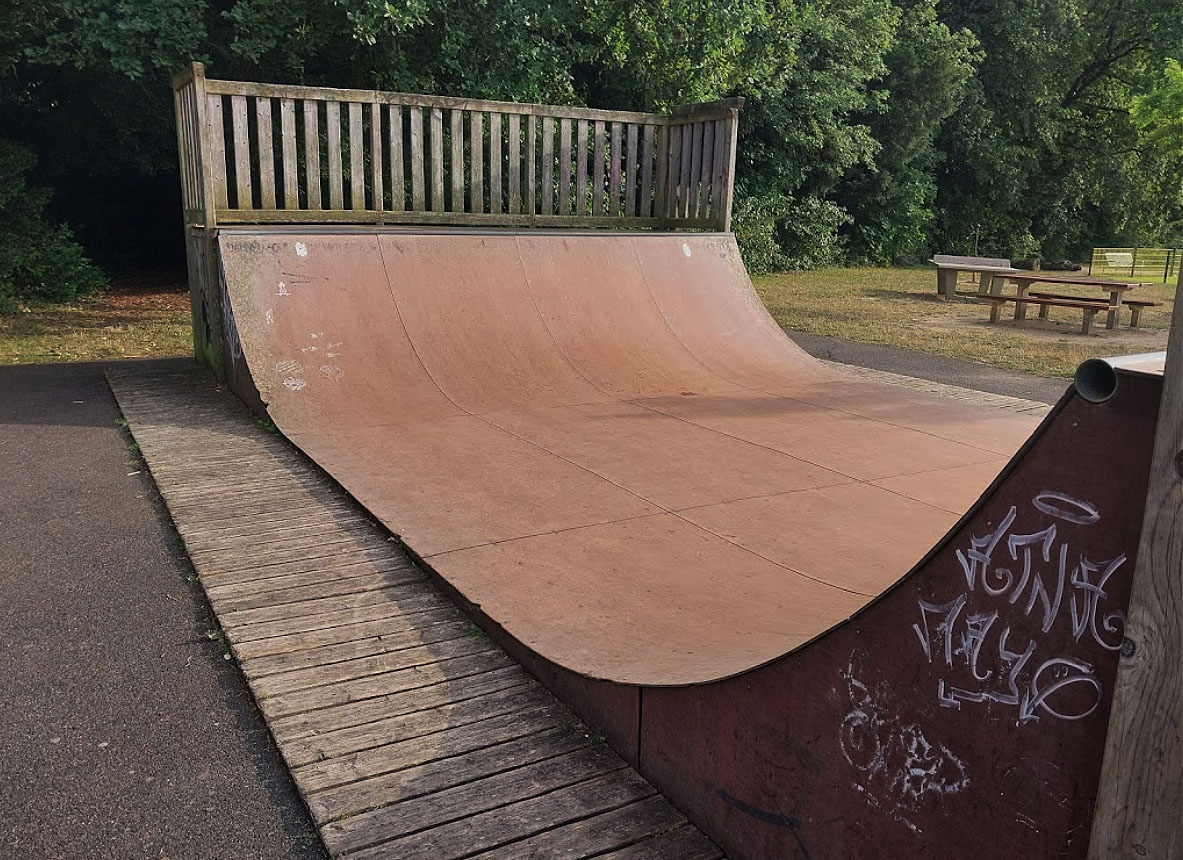 Lac des Bretonnières Joué lès Tours Skate Spot