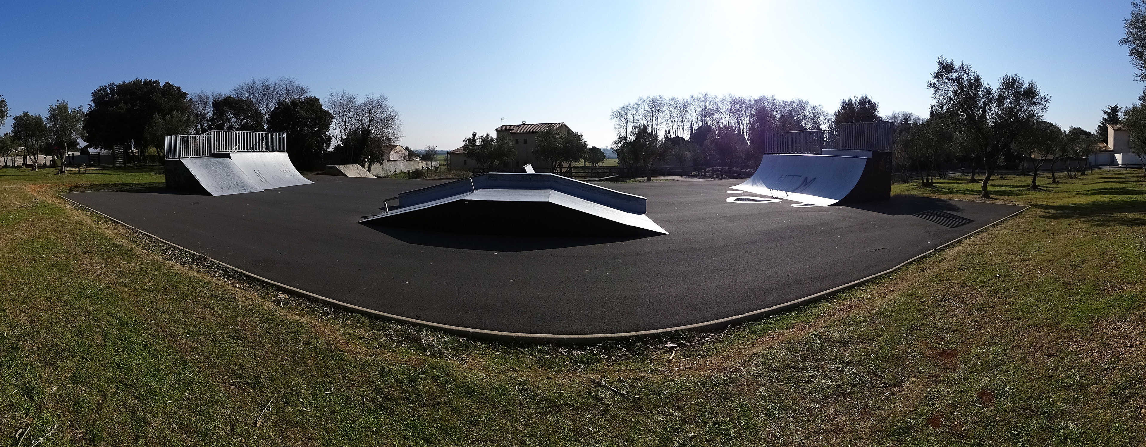 Parc des Olivettes Saint Brès Skate Spot