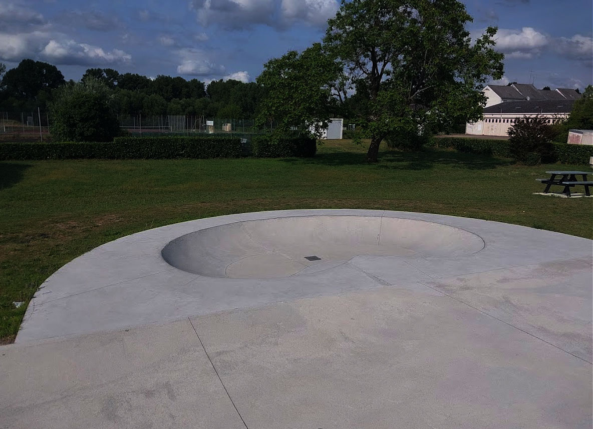 La Piscine L' Île Bouchard Skate Spot